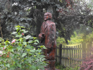 Sculptures at the Hull Family Home & Farmstead